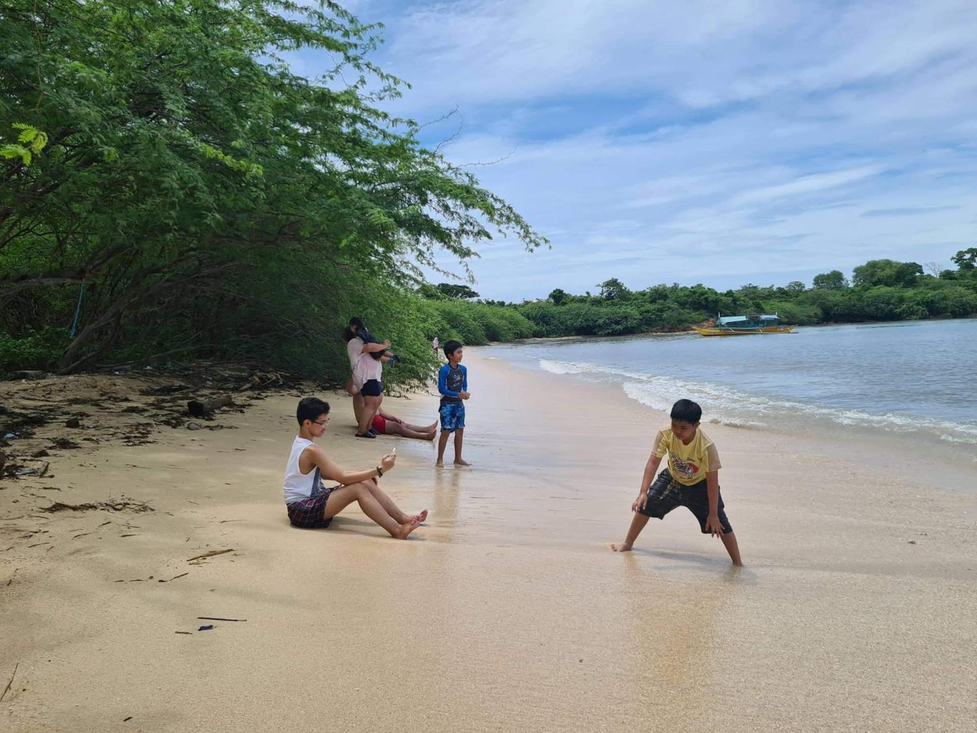 Calatagan'S Bahay Kubo - With Beach Access Batangas ภายนอก รูปภาพ